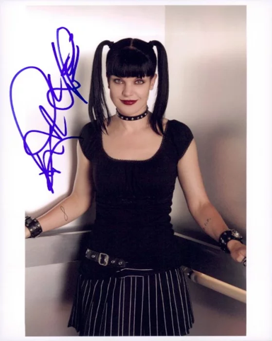 Pauley Perrette autograph