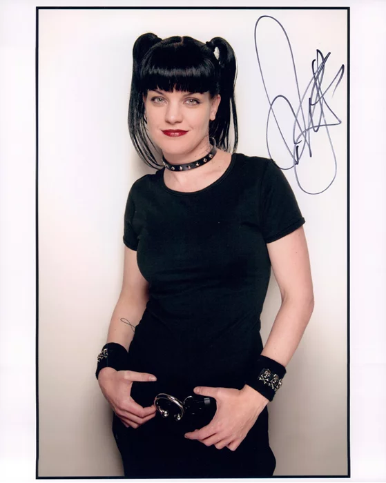 Pauley Perrette autograph
