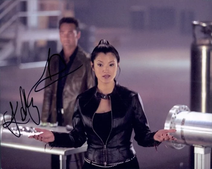 Kelly Hu autograph