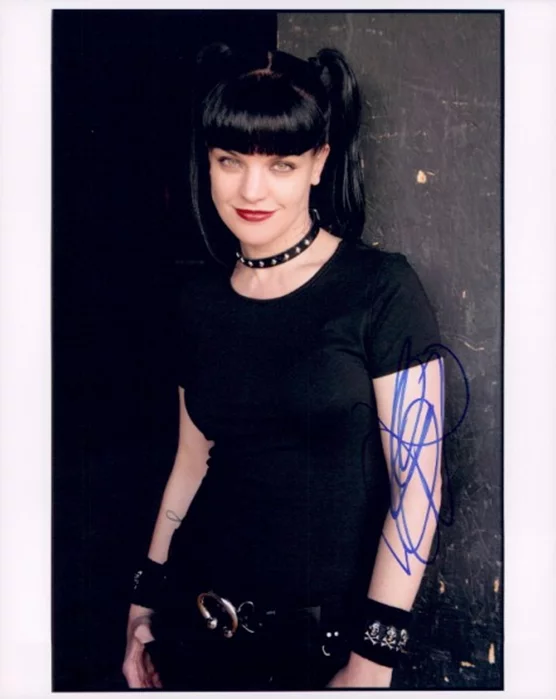 Pauley Perrette autograph