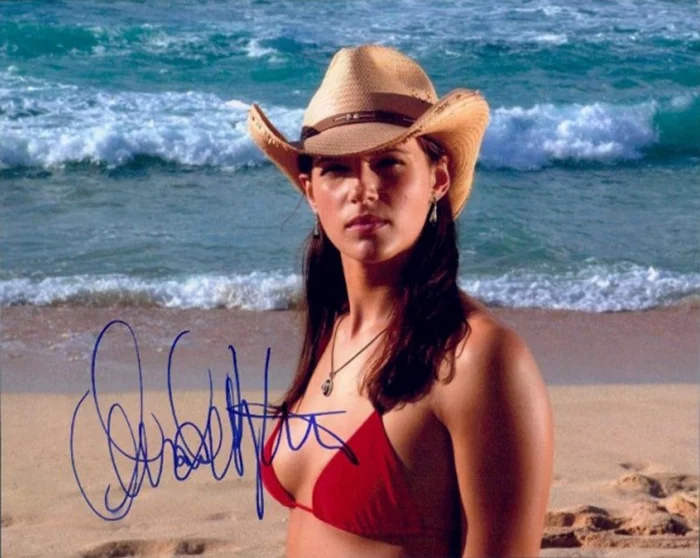 Amanda Righetti autograph