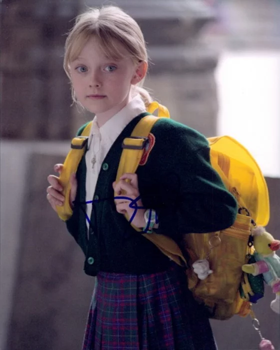 Dakota Fanning autograph