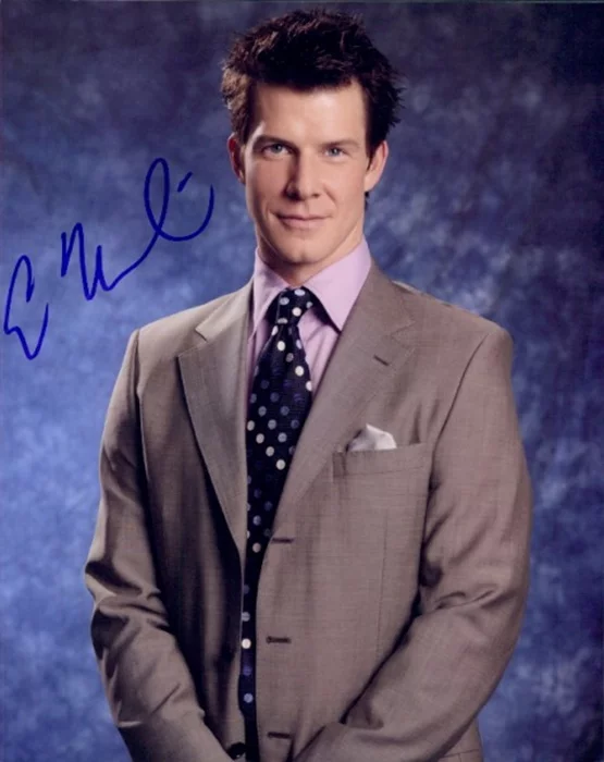 Eric Mabius autograph
