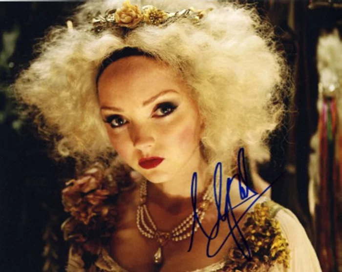 Lily Cole autograph