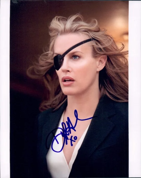 Daryl Hannah autograph