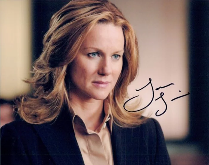 Laura Linney autograph