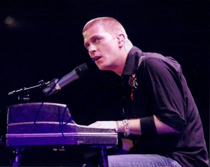 Rob Thomas autograph