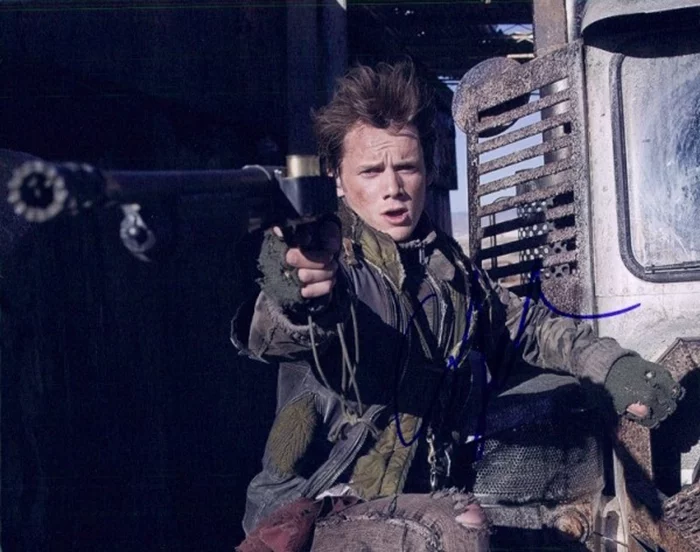Anton Yelchin autograph