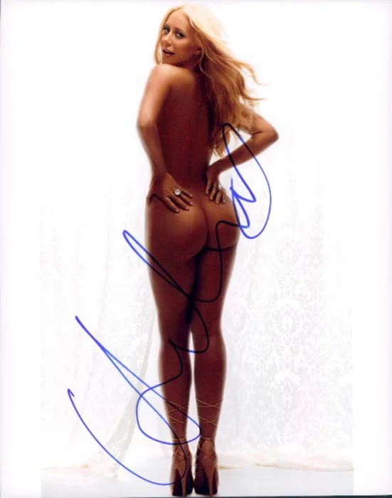Aubrey O'Day autograph