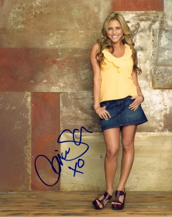 Cassie Scerbo autograph