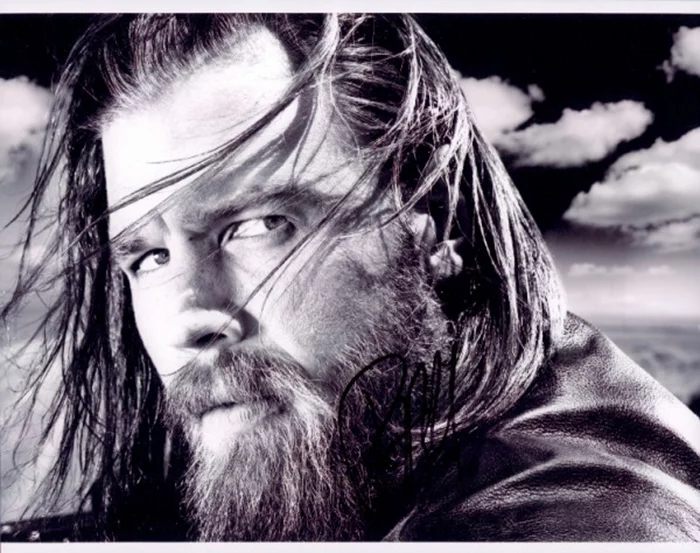 Ryan Hurst autograph