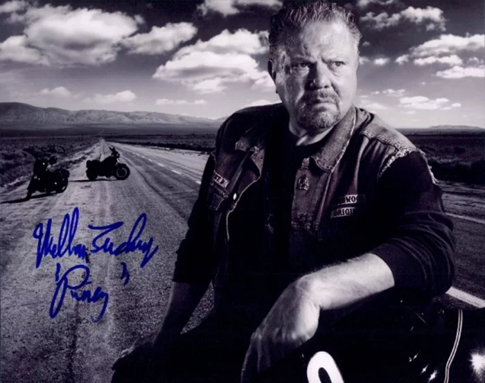 William Lucking autograph