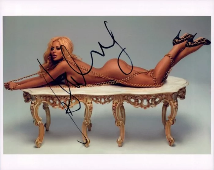 Aubrey O'Day autograph
