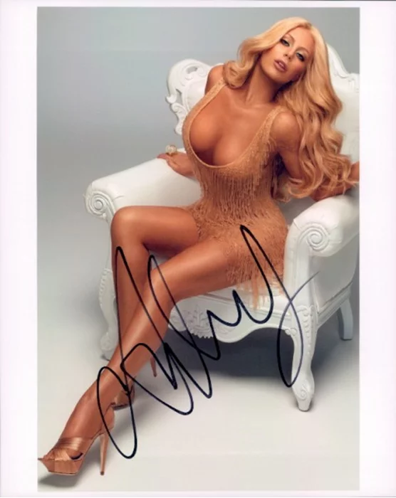 Aubrey O'Day autograph