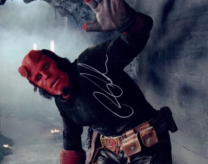 Ron Perlman autograph