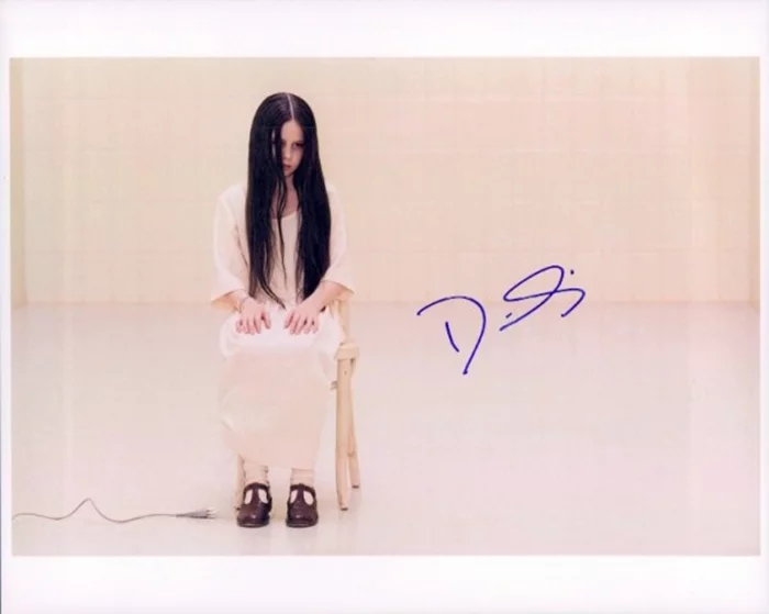 Daveigh Chase autograph