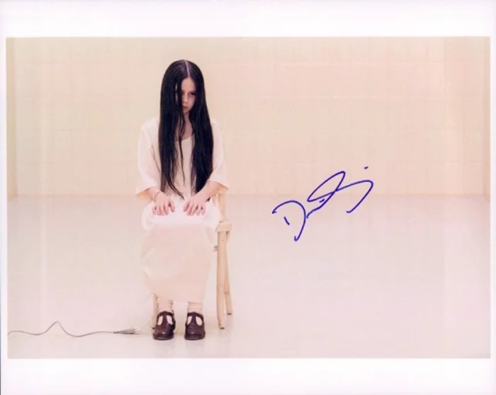 Daveigh Chase autograph