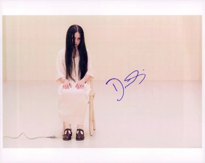 Daveigh Chase autograph