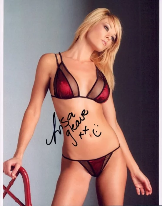 Lisa Gleave autograph