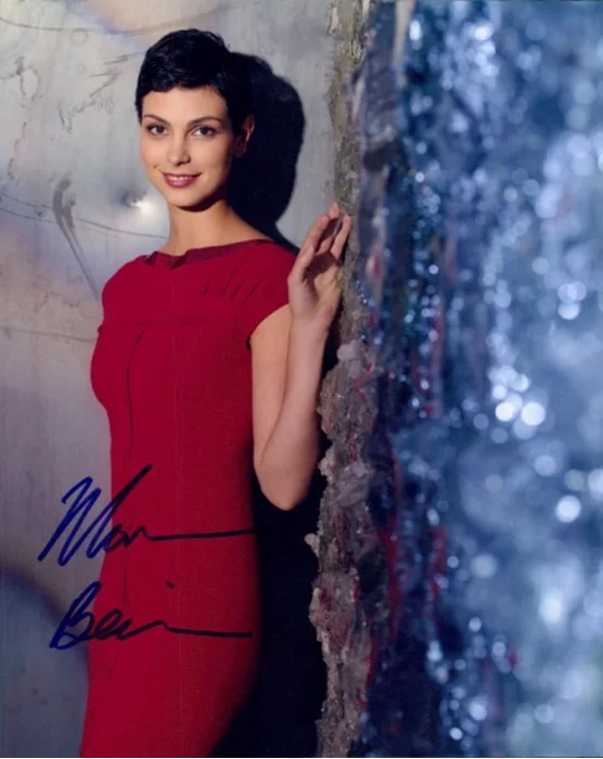 Morena Baccarin autograph
