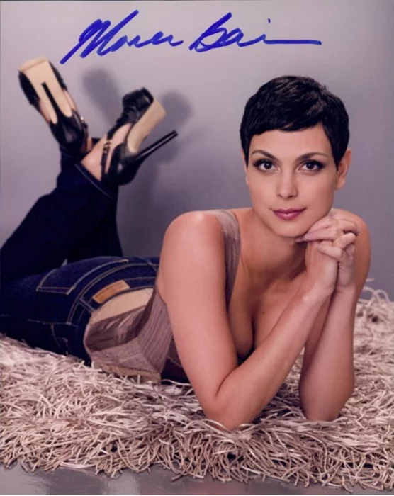 Morena Baccarin autograph