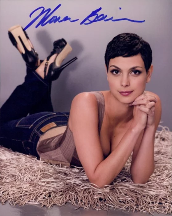 Morena Baccarin autograph