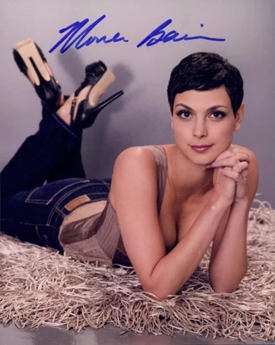 Morena Baccarin autograph