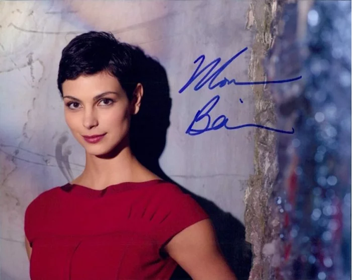 Morena Baccarin autograph