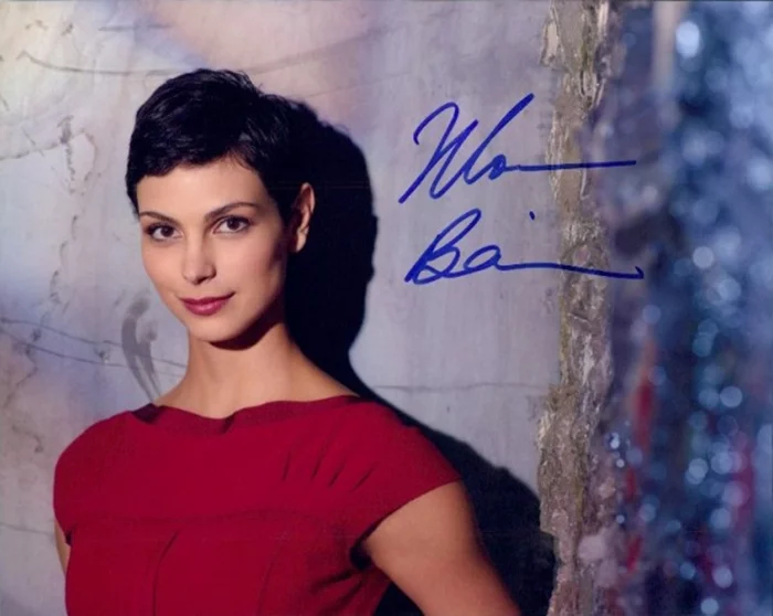 Morena Baccarin autograph