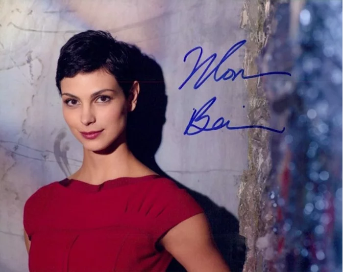 Morena Baccarin autograph