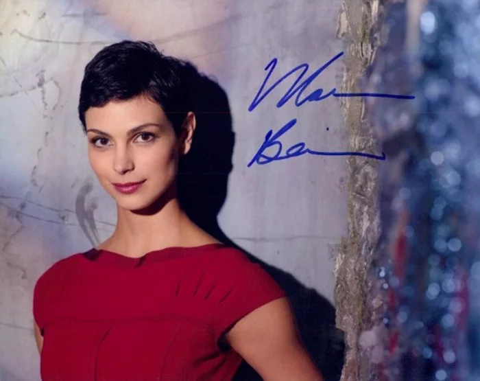 Morena Baccarin autograph