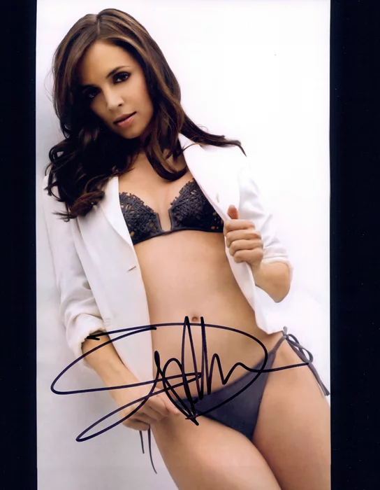 Eliza Dushku autograph