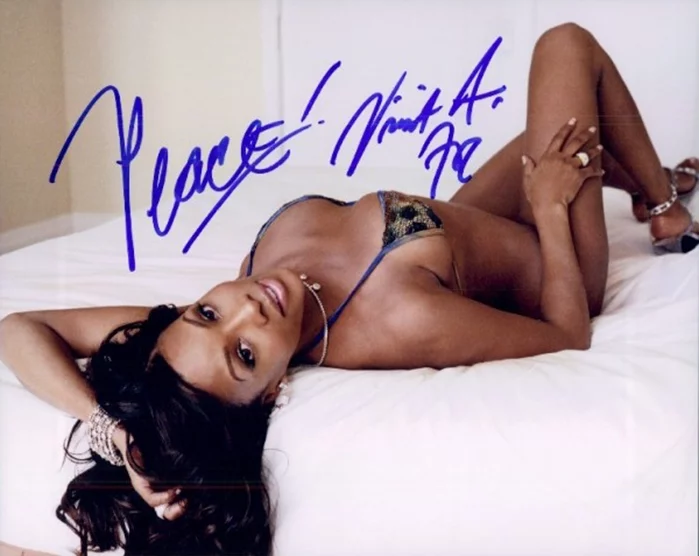 Vivica A. Fox autograph