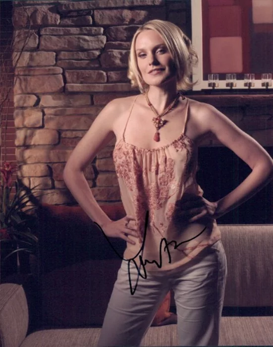 Laura Allen autograph