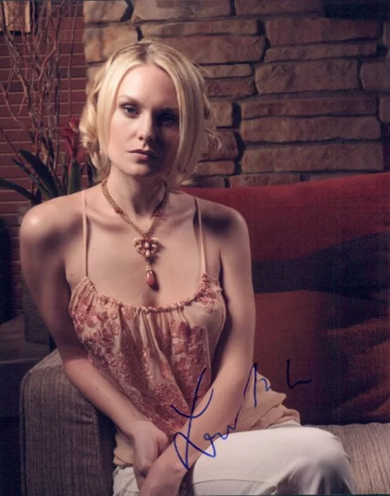 Laura Allen autograph