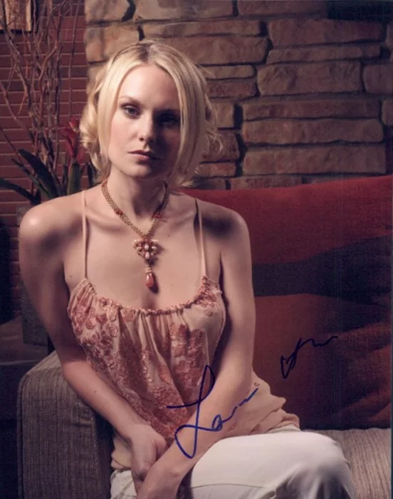 Laura Allen autograph
