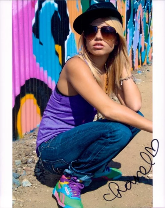 Chanel Zizerconenionson autograph