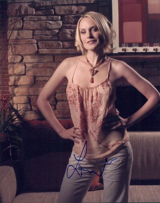 Laura Allen autograph