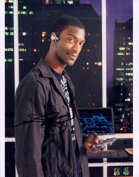 Aldis Hodge autograph