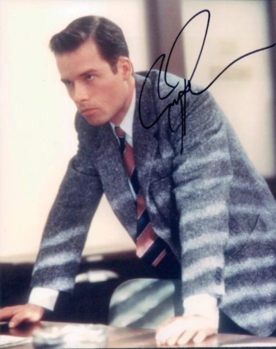 Guy Pearce autograph
