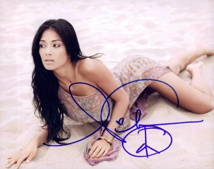 Nicole Scherzinger autograph