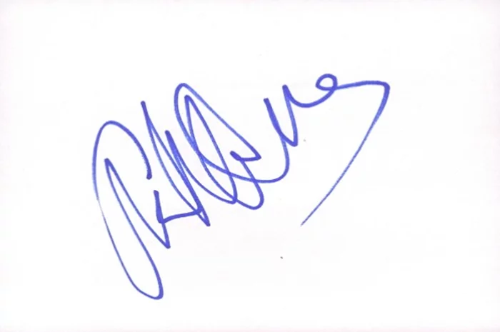 Ashton Holmes autograph