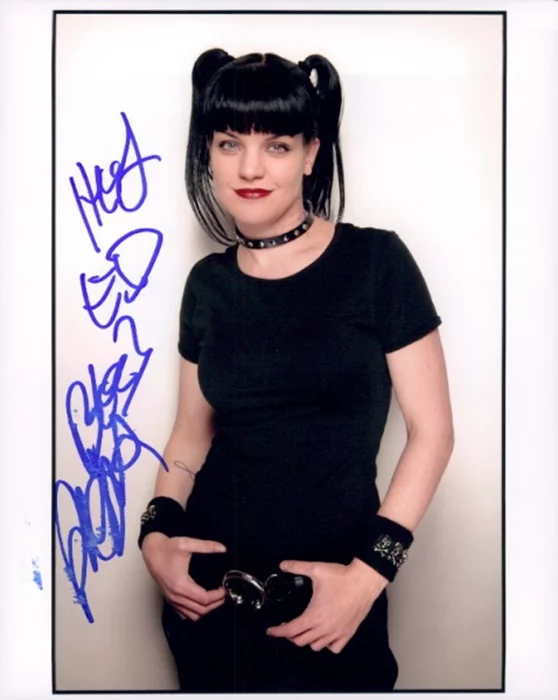 Pauley Perrette autograph