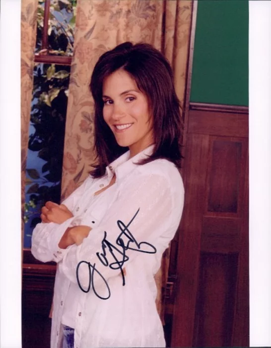 Jami Gertz autograph