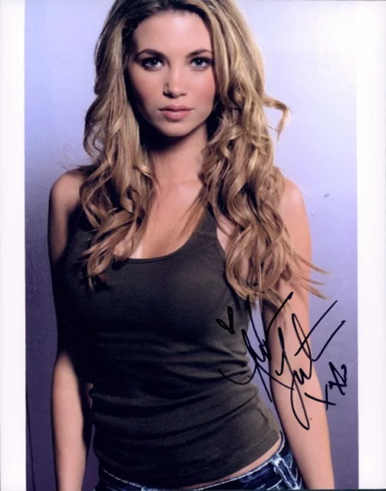 Amber Lancaster autograph