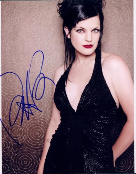 Pauley Perrette autograph