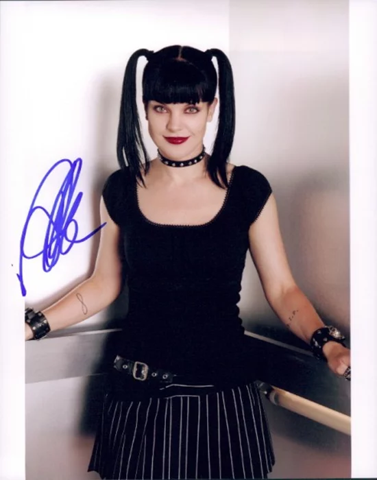 Pauley Perrette autograph
