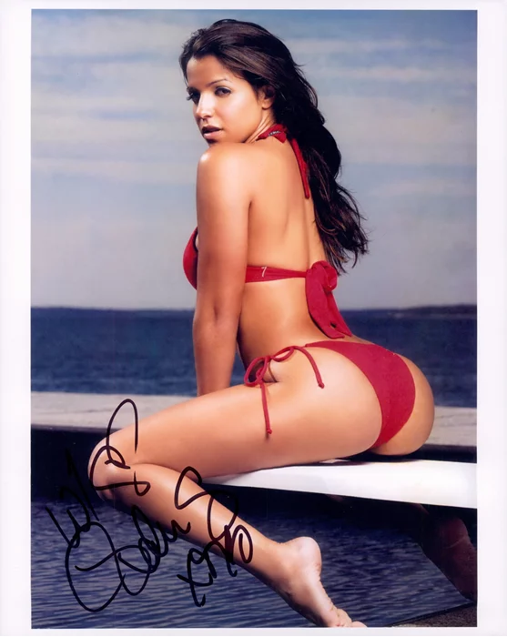 Vida Guerra autograph