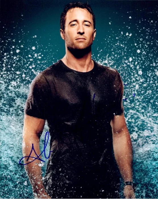 Alex O'Loughlin autograph