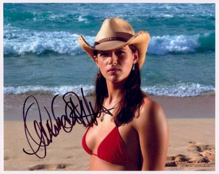 Amanda Righetti autograph